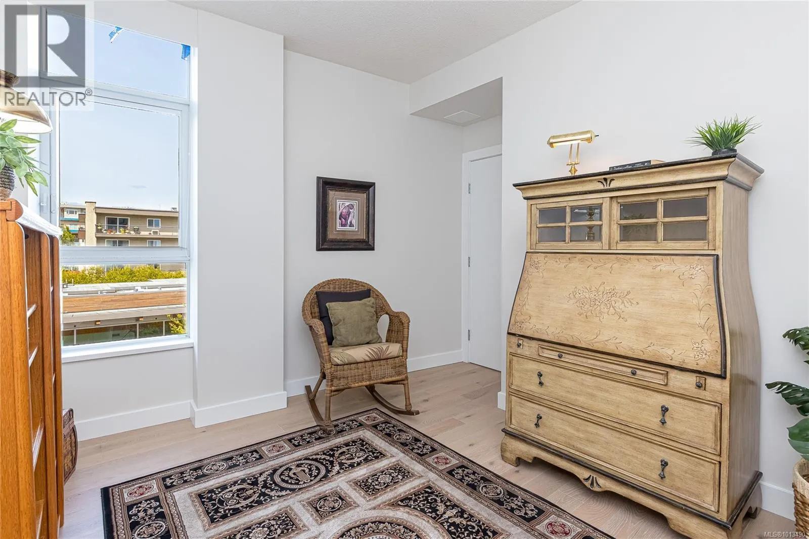 301 9809 Seaport Pl