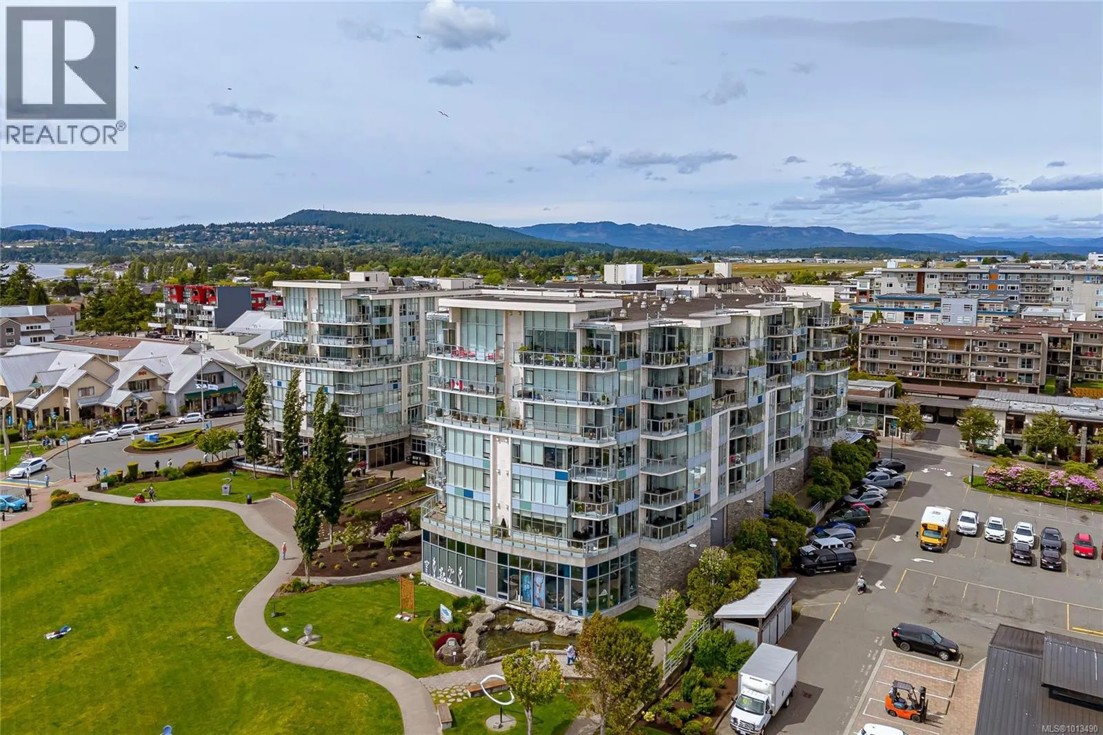 301 9809 Seaport Pl