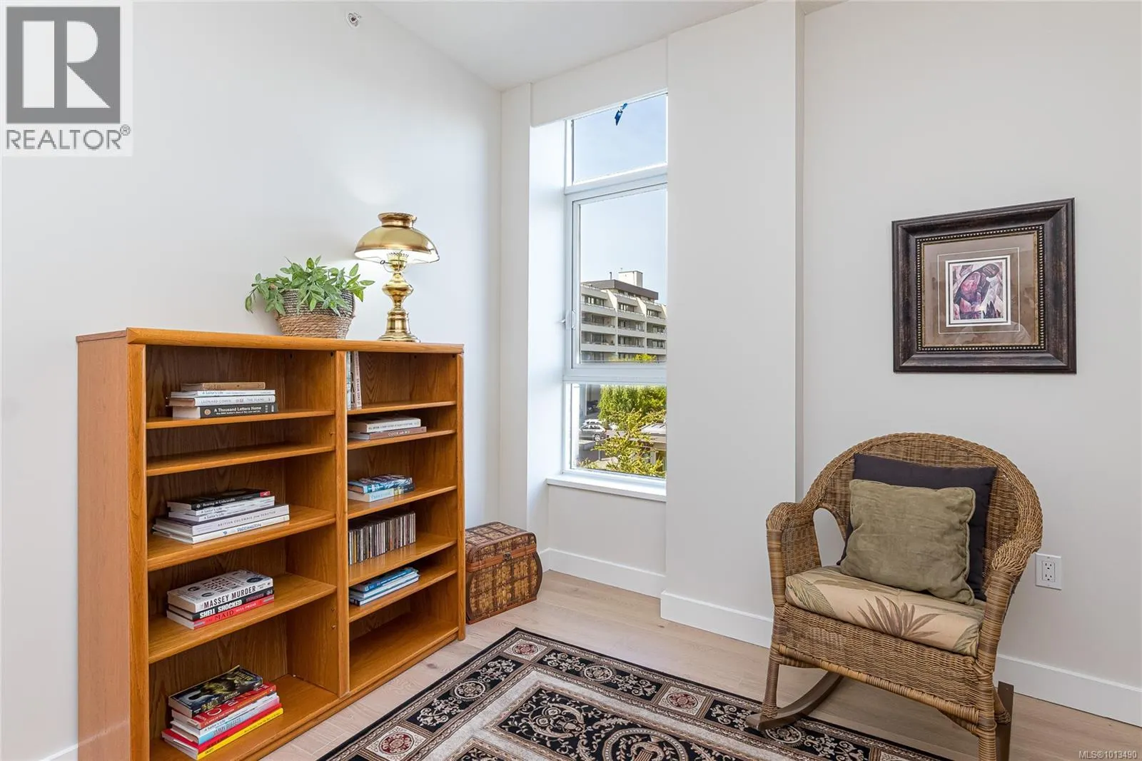 301 9809 Seaport Pl
