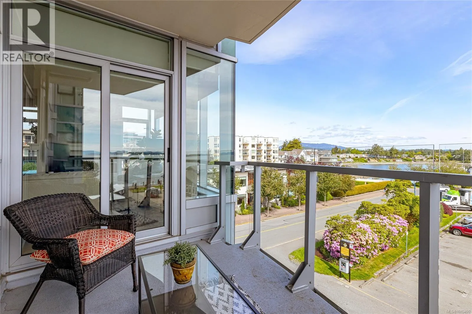 301 9809 Seaport Pl