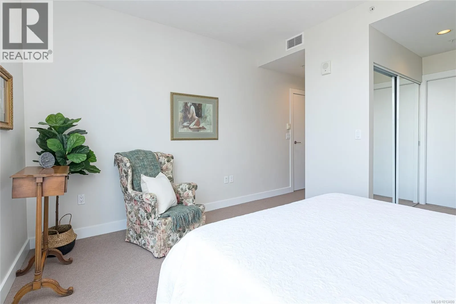 301 9809 Seaport Pl