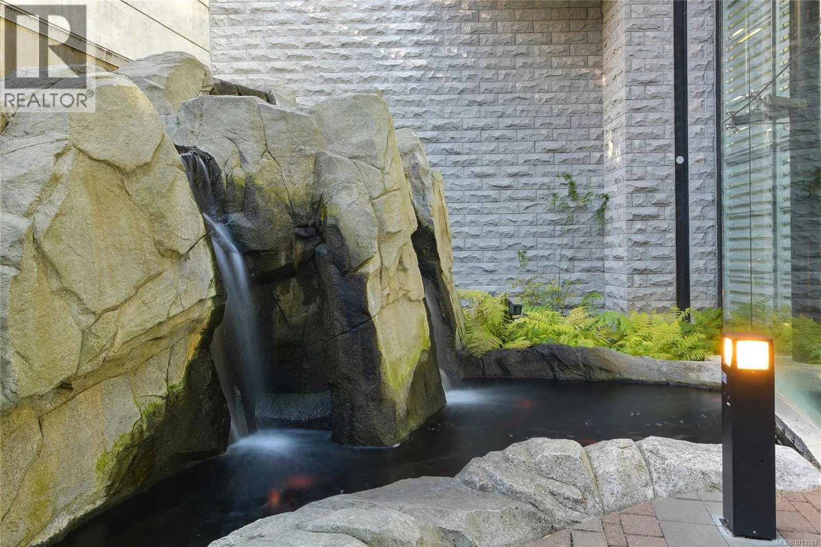 B303 810 Humboldt St