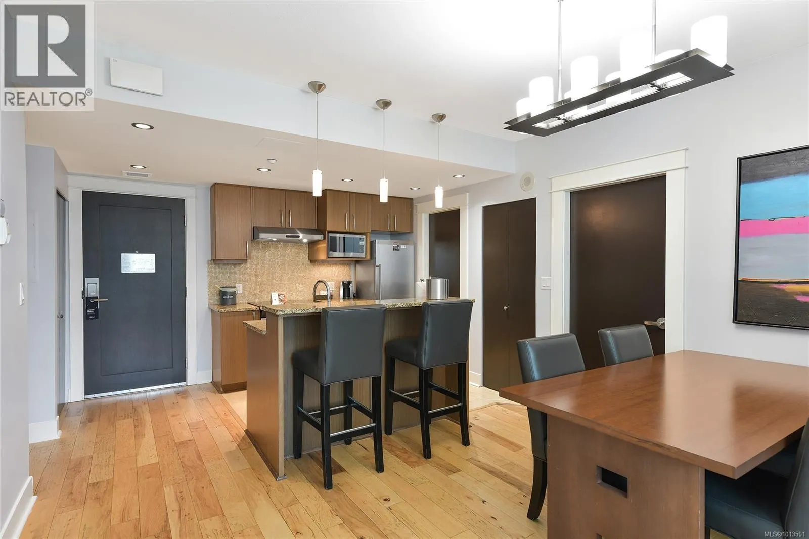 B303 810 Humboldt St