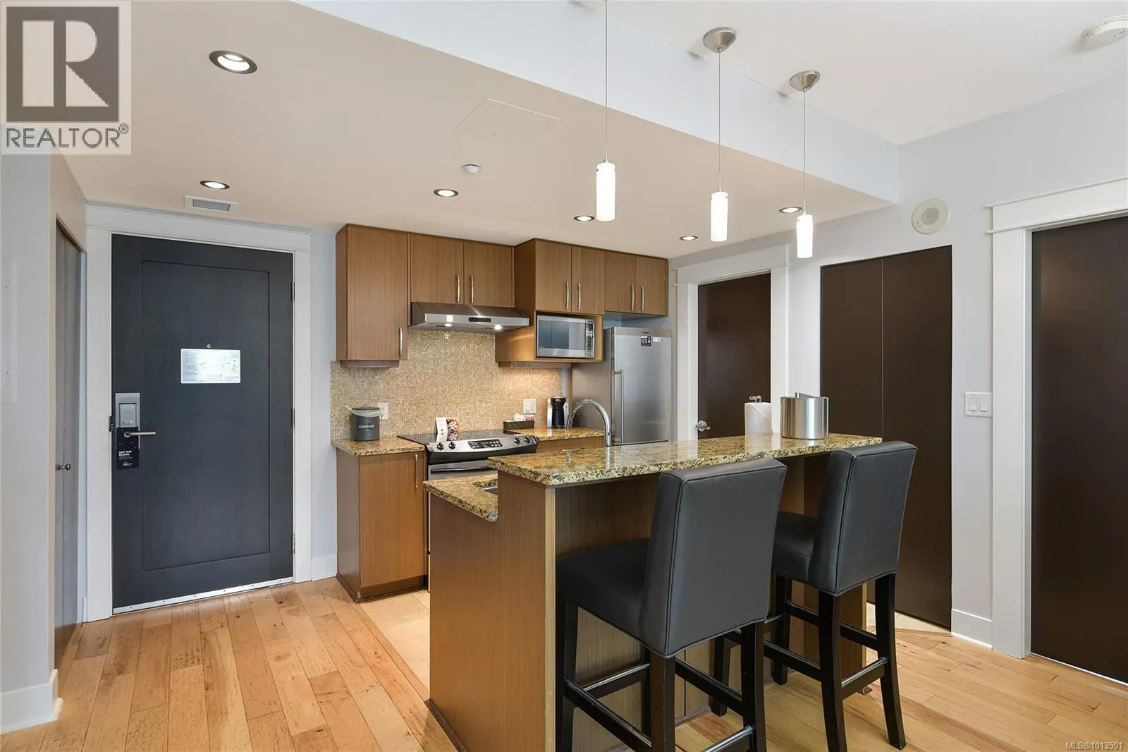 B303 810 Humboldt St