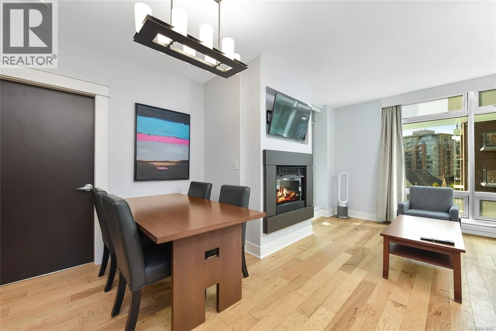 B303 810 Humboldt St