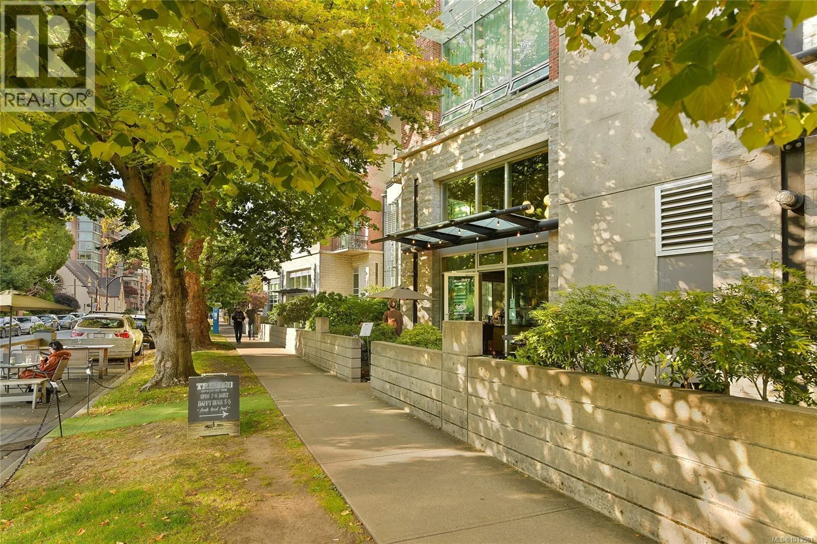 B303 810 Humboldt St