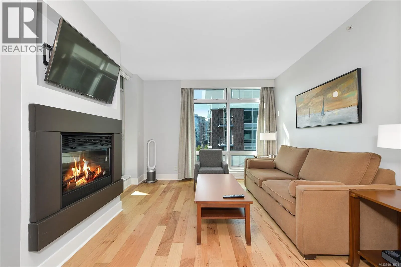 B303 810 Humboldt St