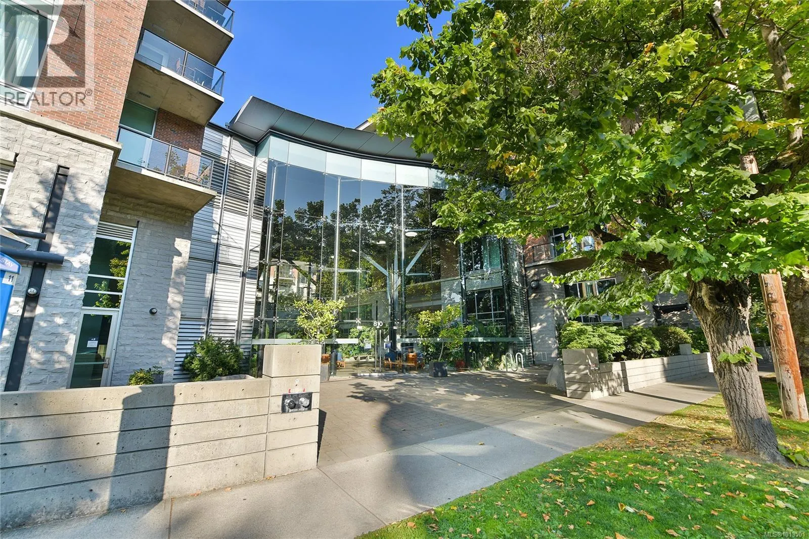 B303 810 Humboldt St