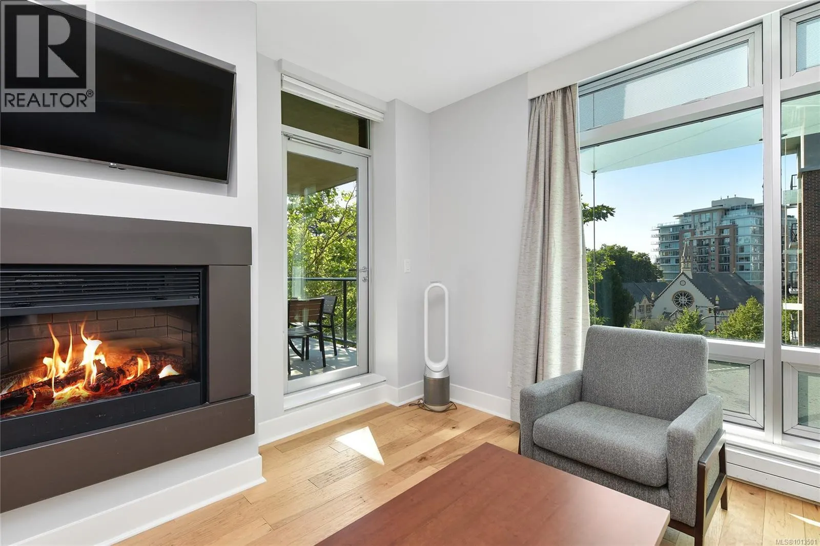 B303 810 Humboldt St