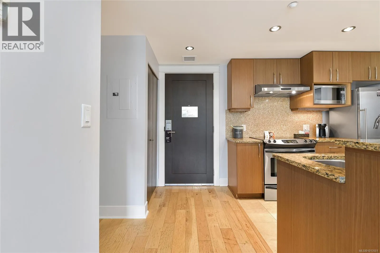 B303 810 Humboldt St