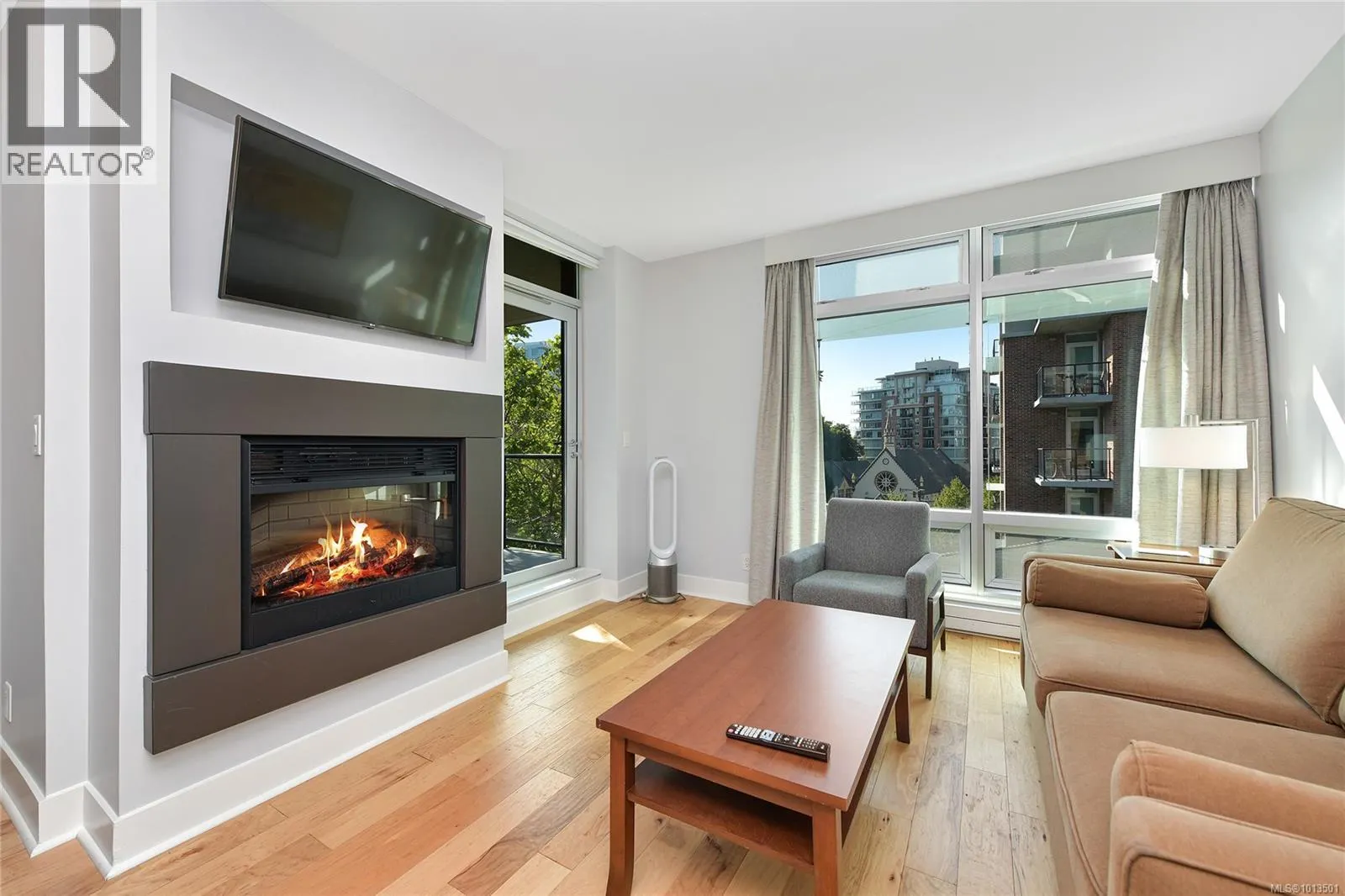 B303 810 Humboldt St