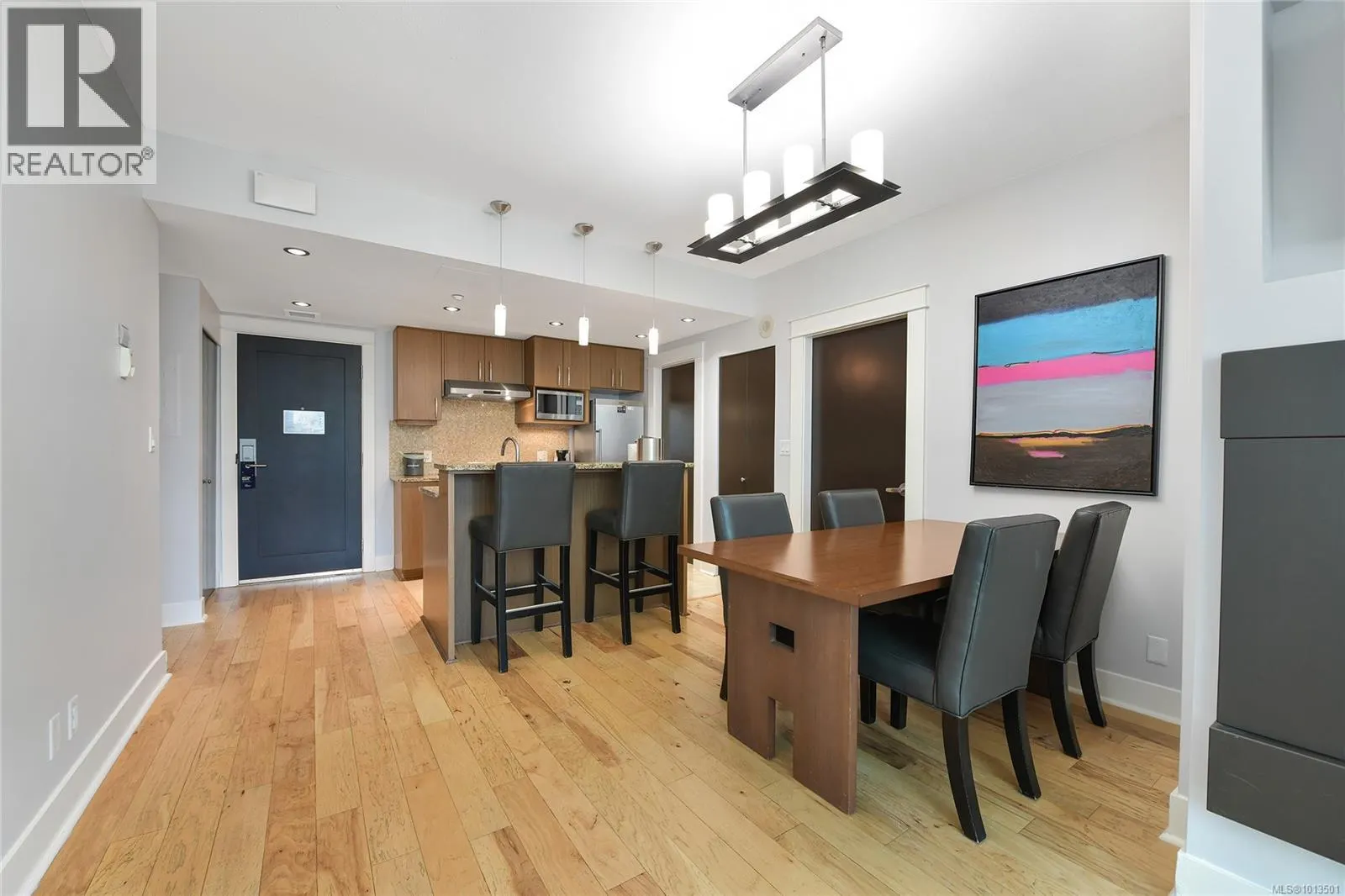 B303 810 Humboldt St