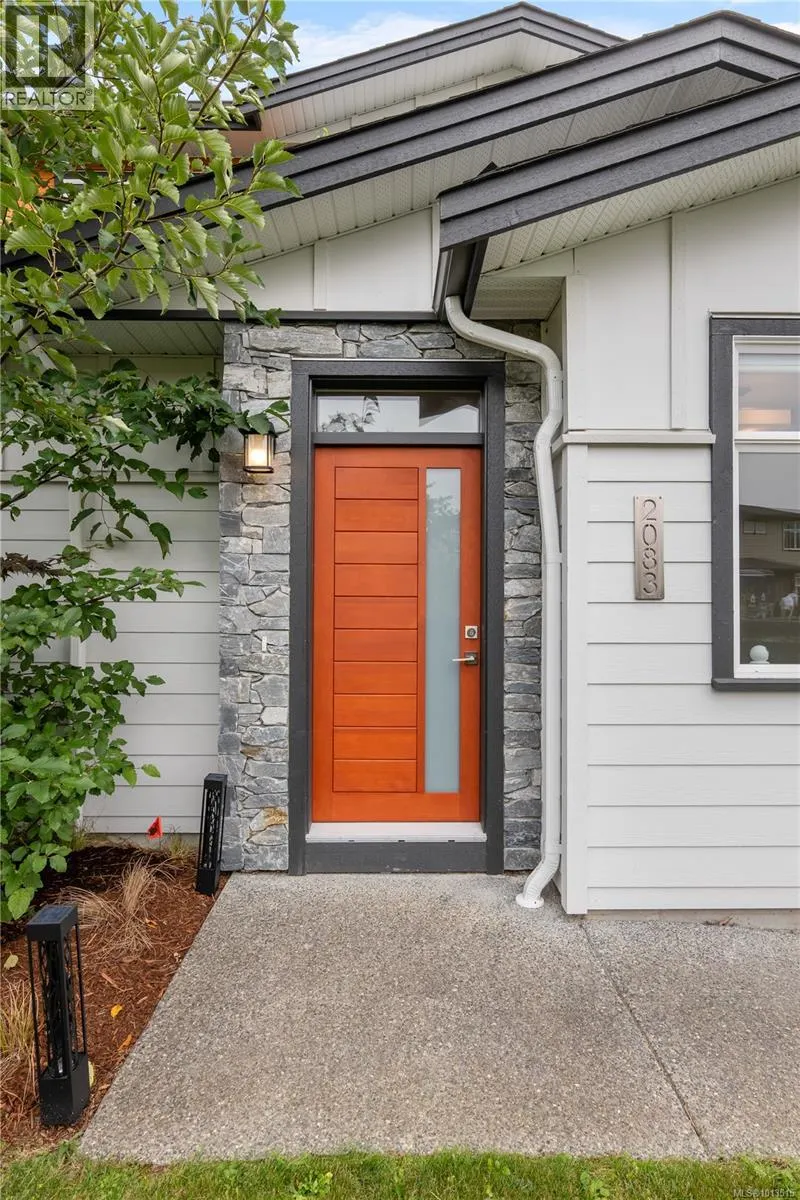 2083 Deerbrush Cres