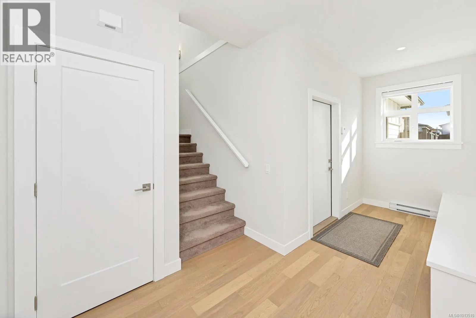 2083 Deerbrush Cres