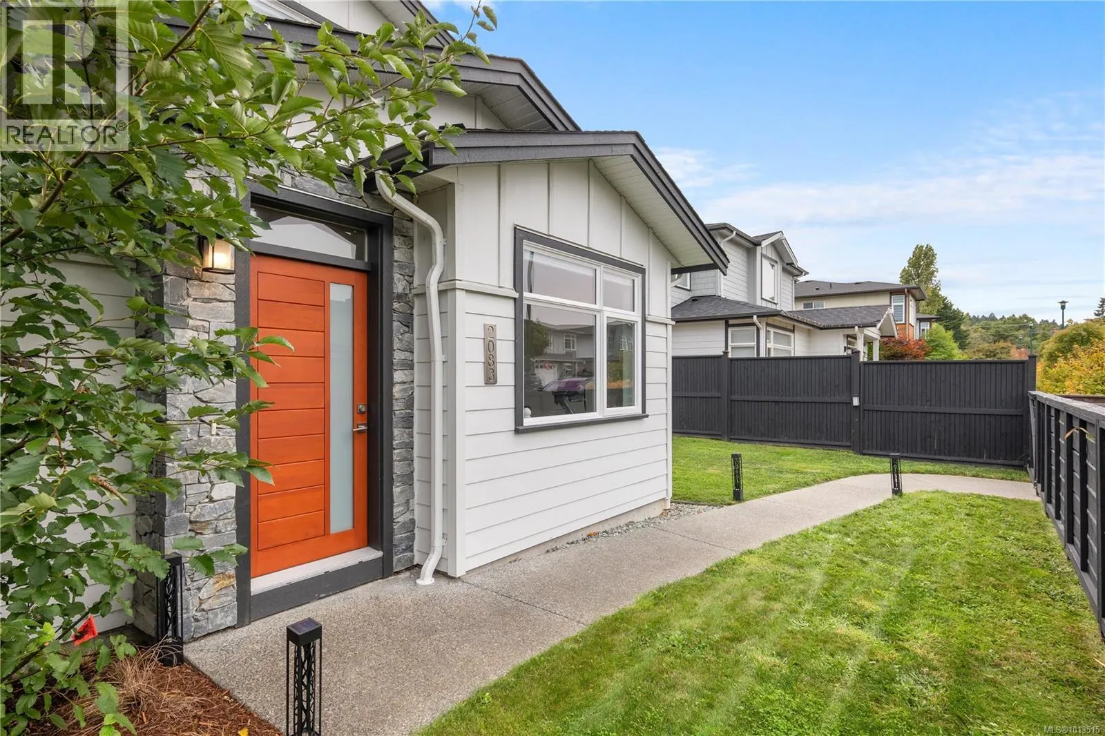 2083 Deerbrush Cres