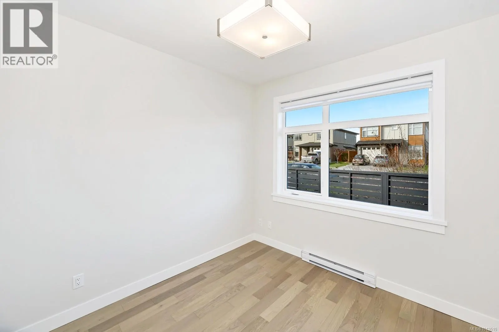 2083 Deerbrush Cres