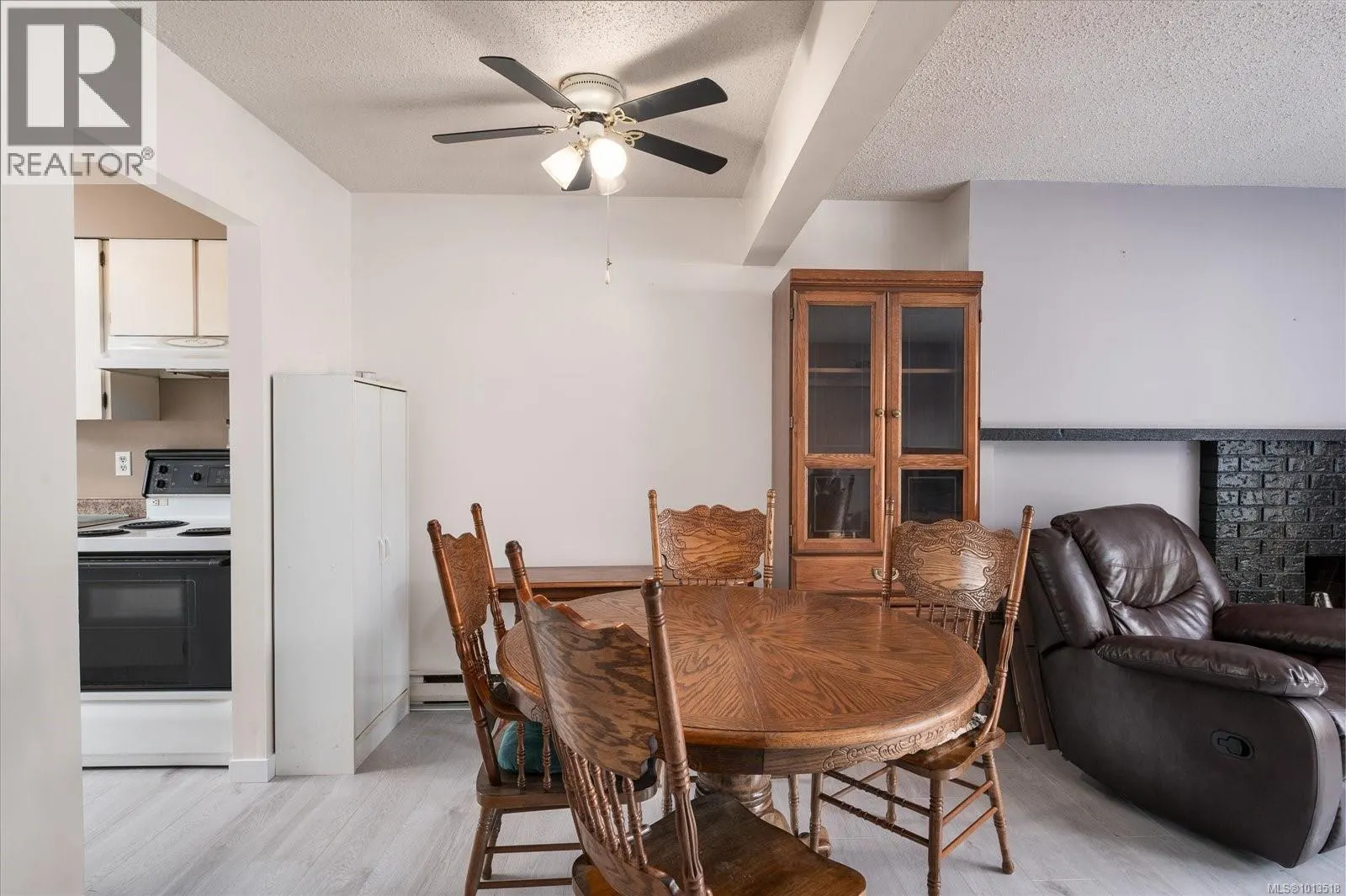 4 1195 Stuart Pl