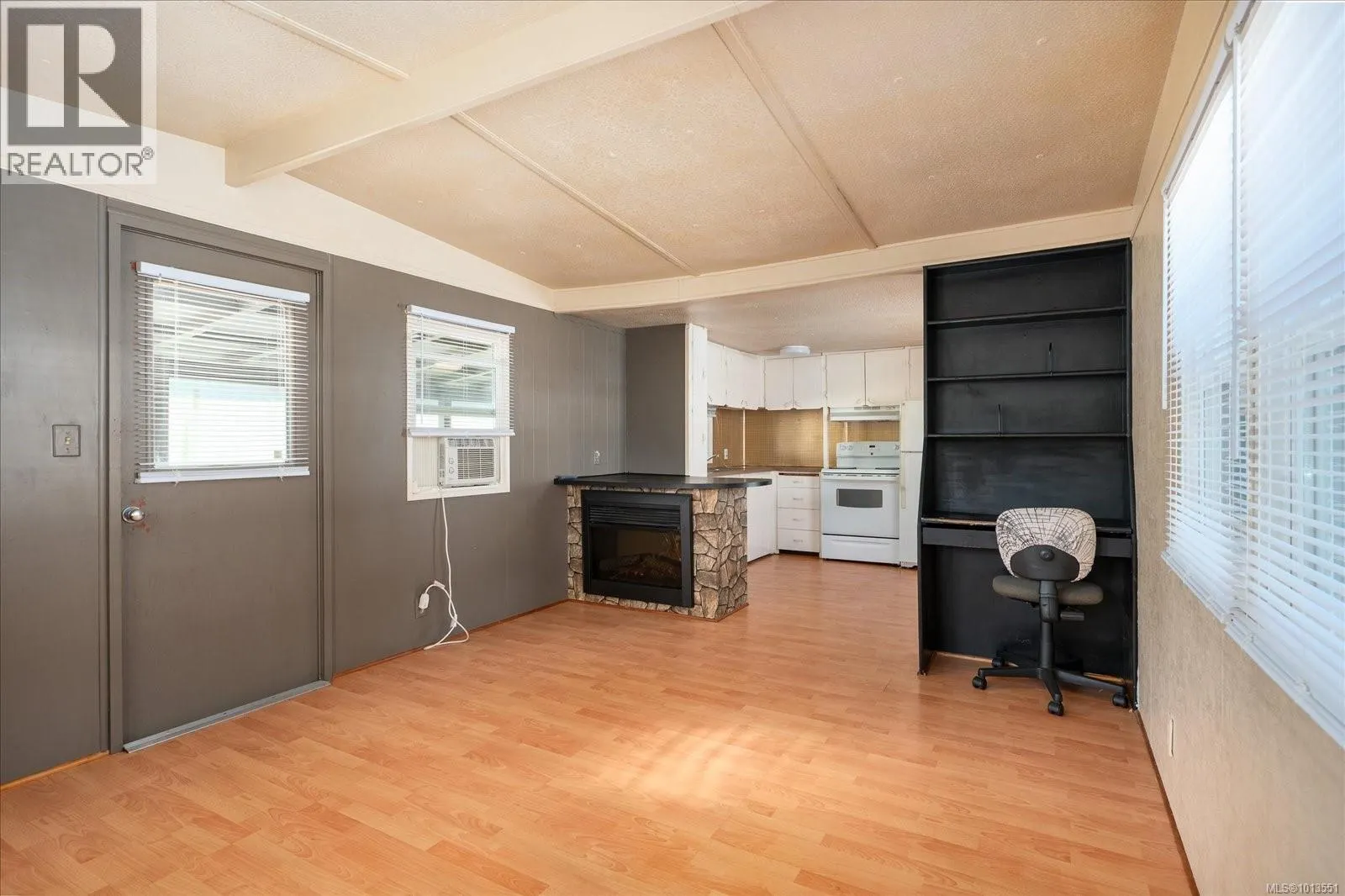 20 6820 Parklands Pl