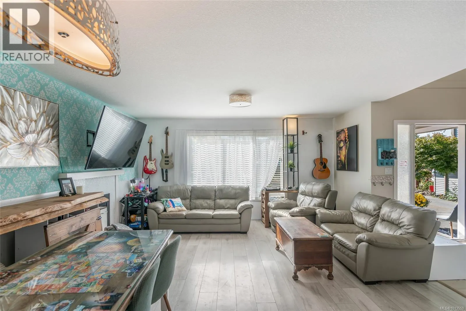 1104 Timberwood Dr