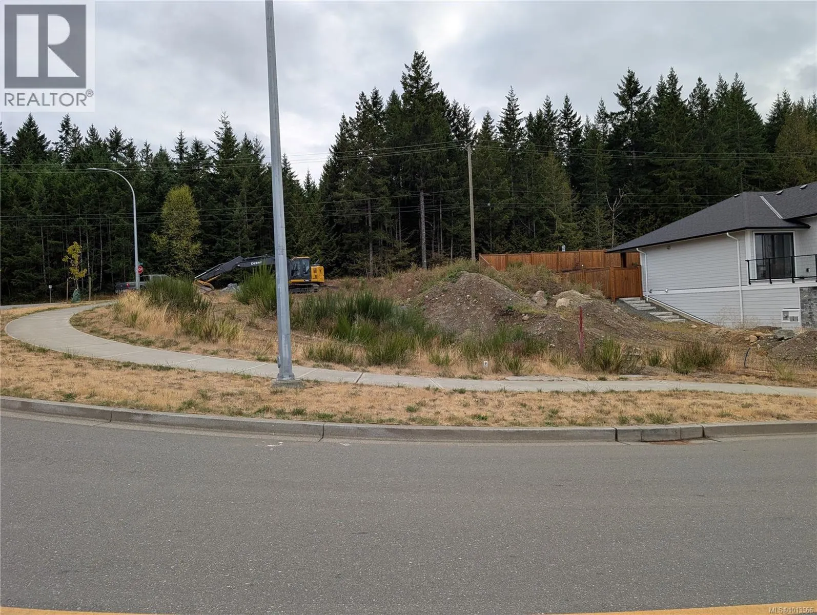 3311 Klanawa Cres