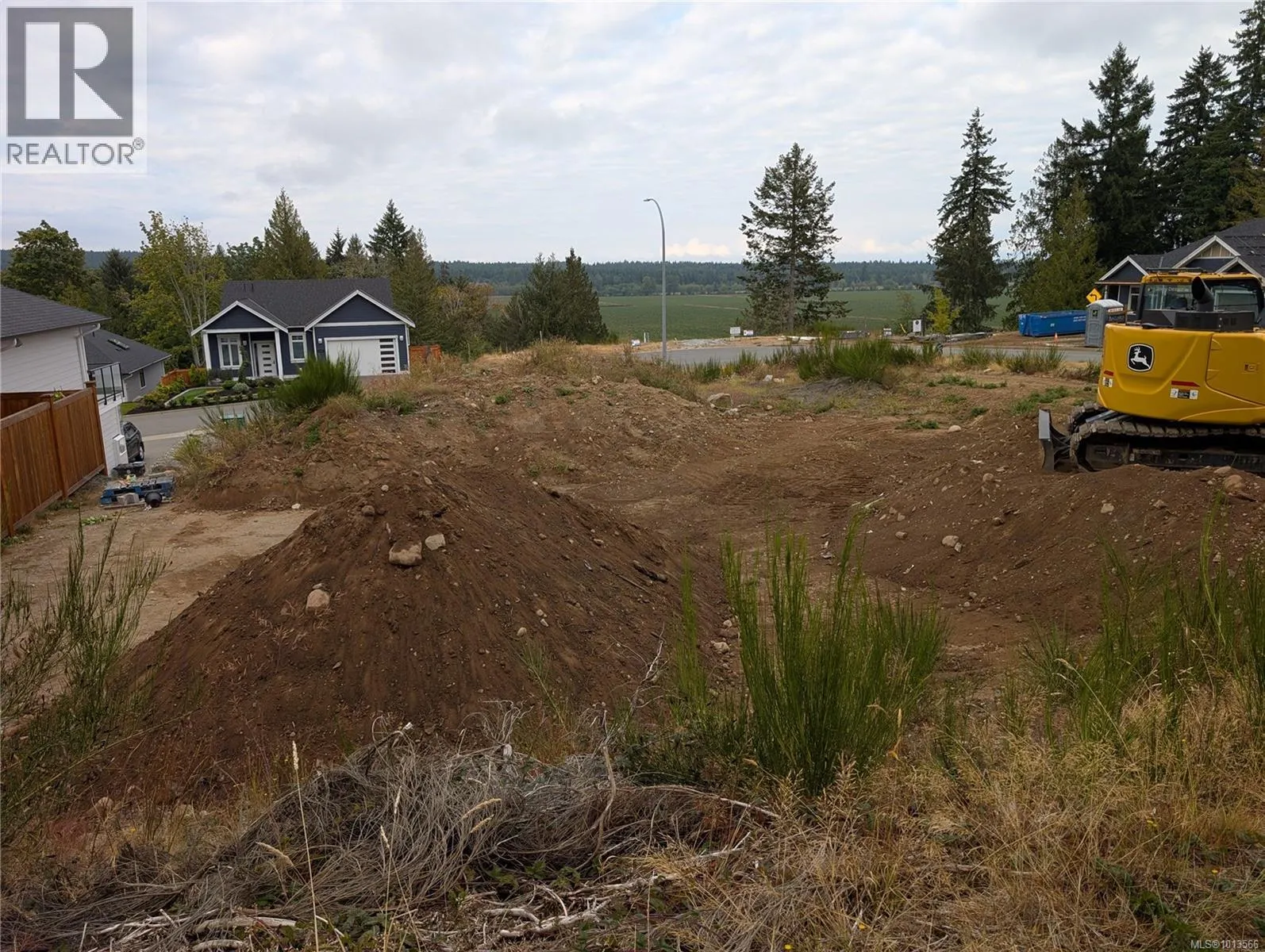 3311 Klanawa Cres