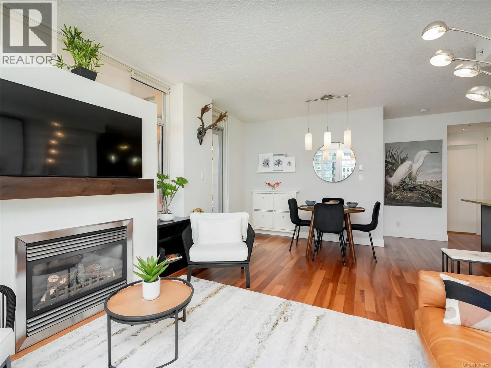 N608 737 Humboldt St