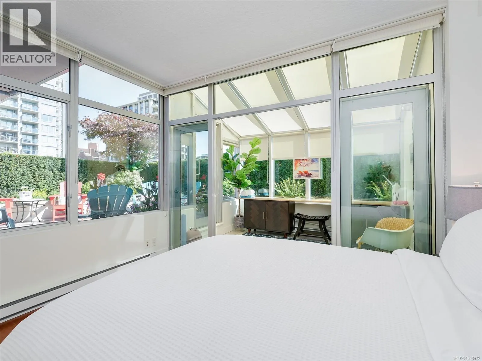 N608 737 Humboldt St