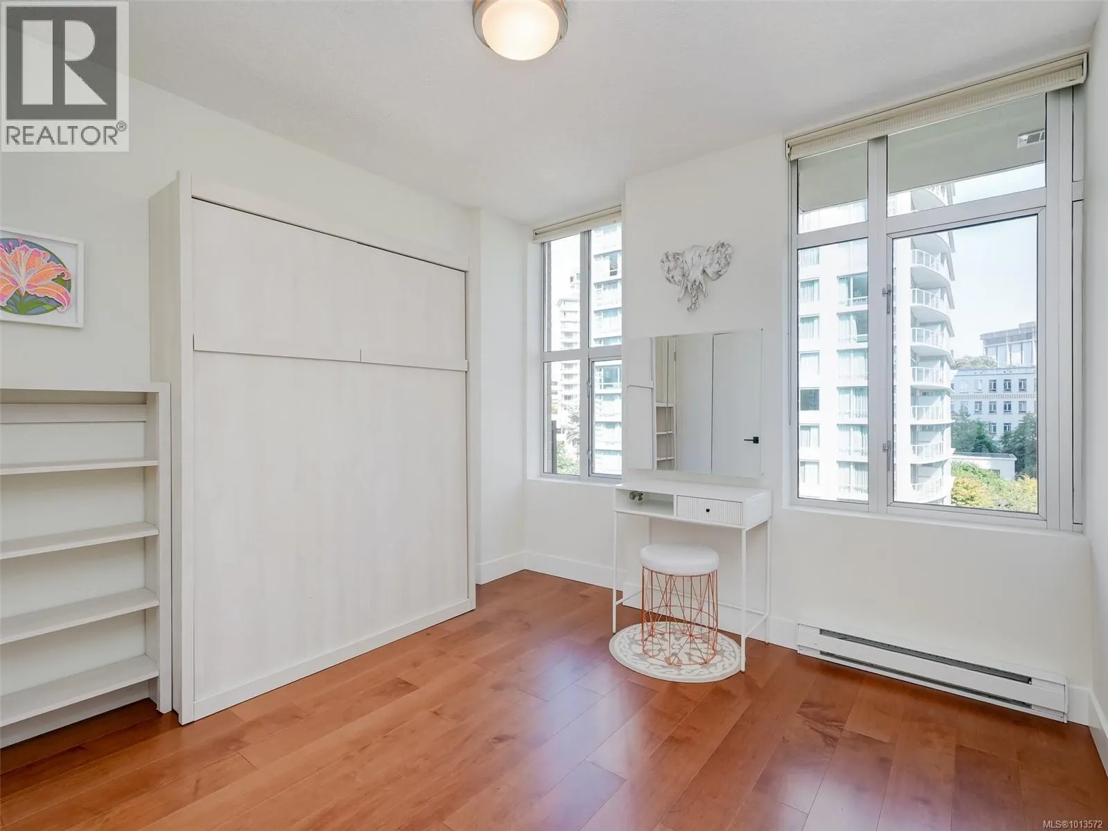 N608 737 Humboldt St