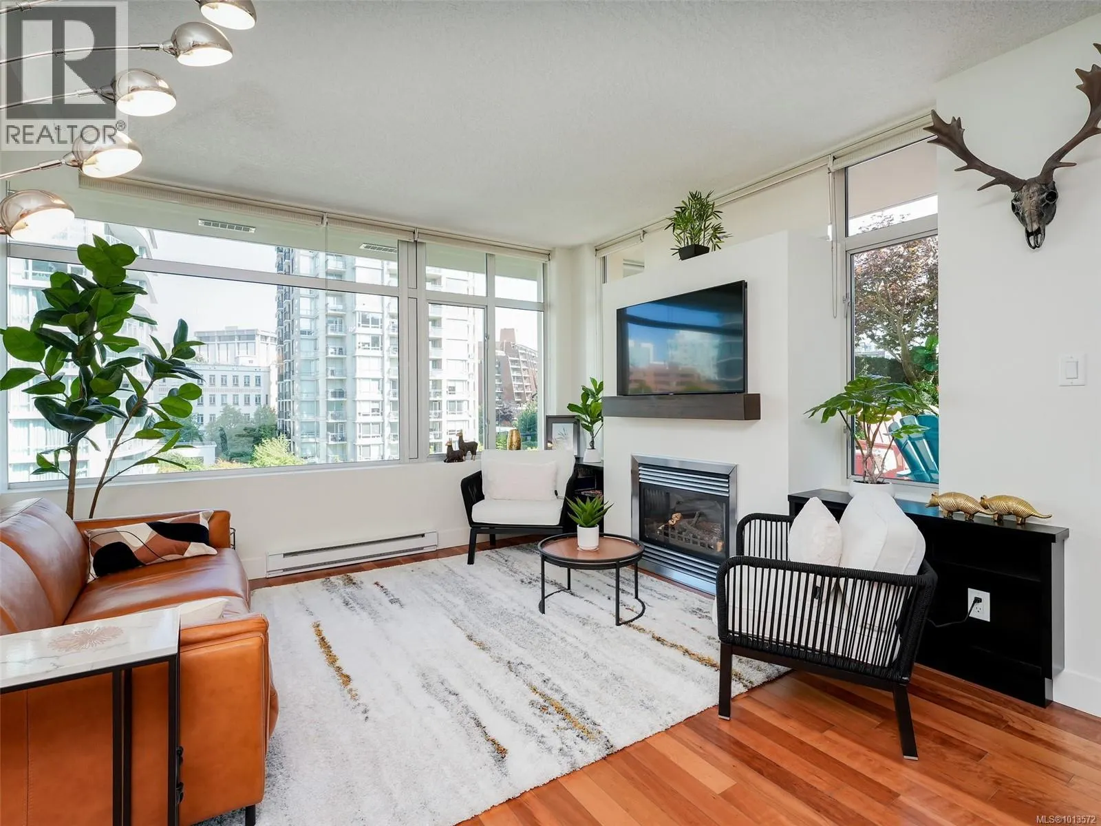 N608 737 Humboldt St