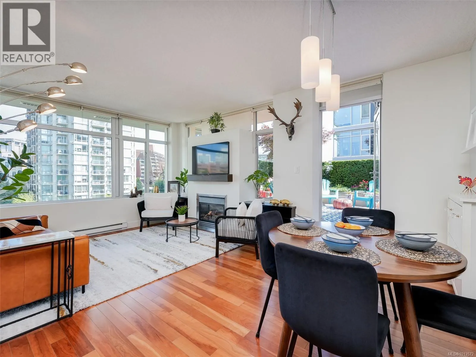 N608 737 Humboldt St