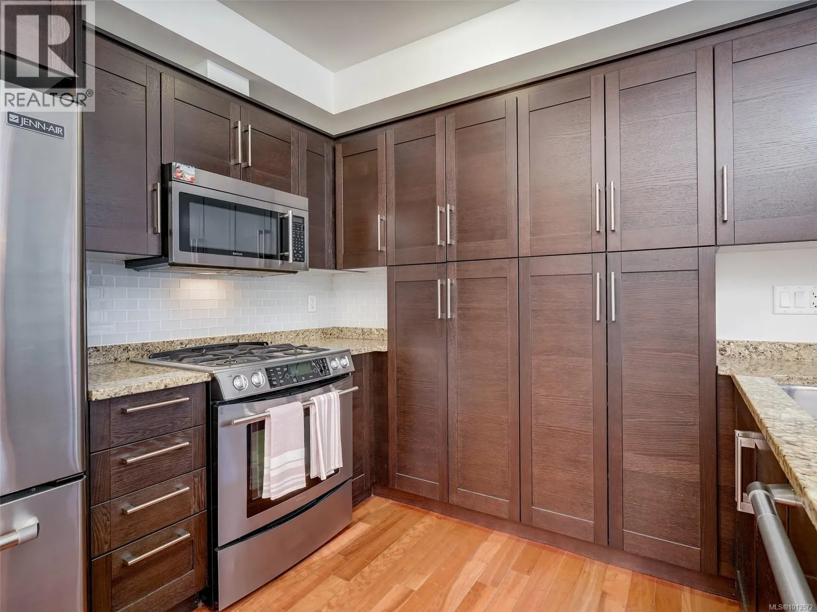 N608 737 Humboldt St