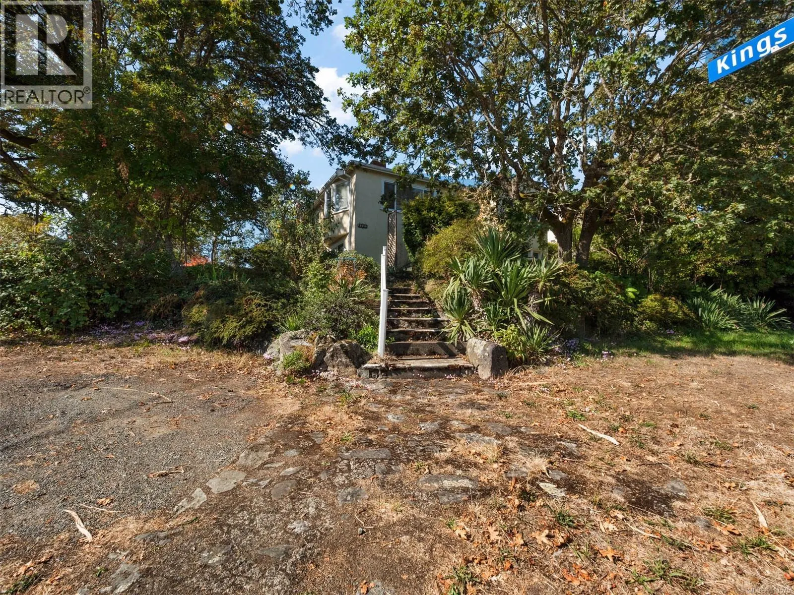 2702 Roseberry Ave