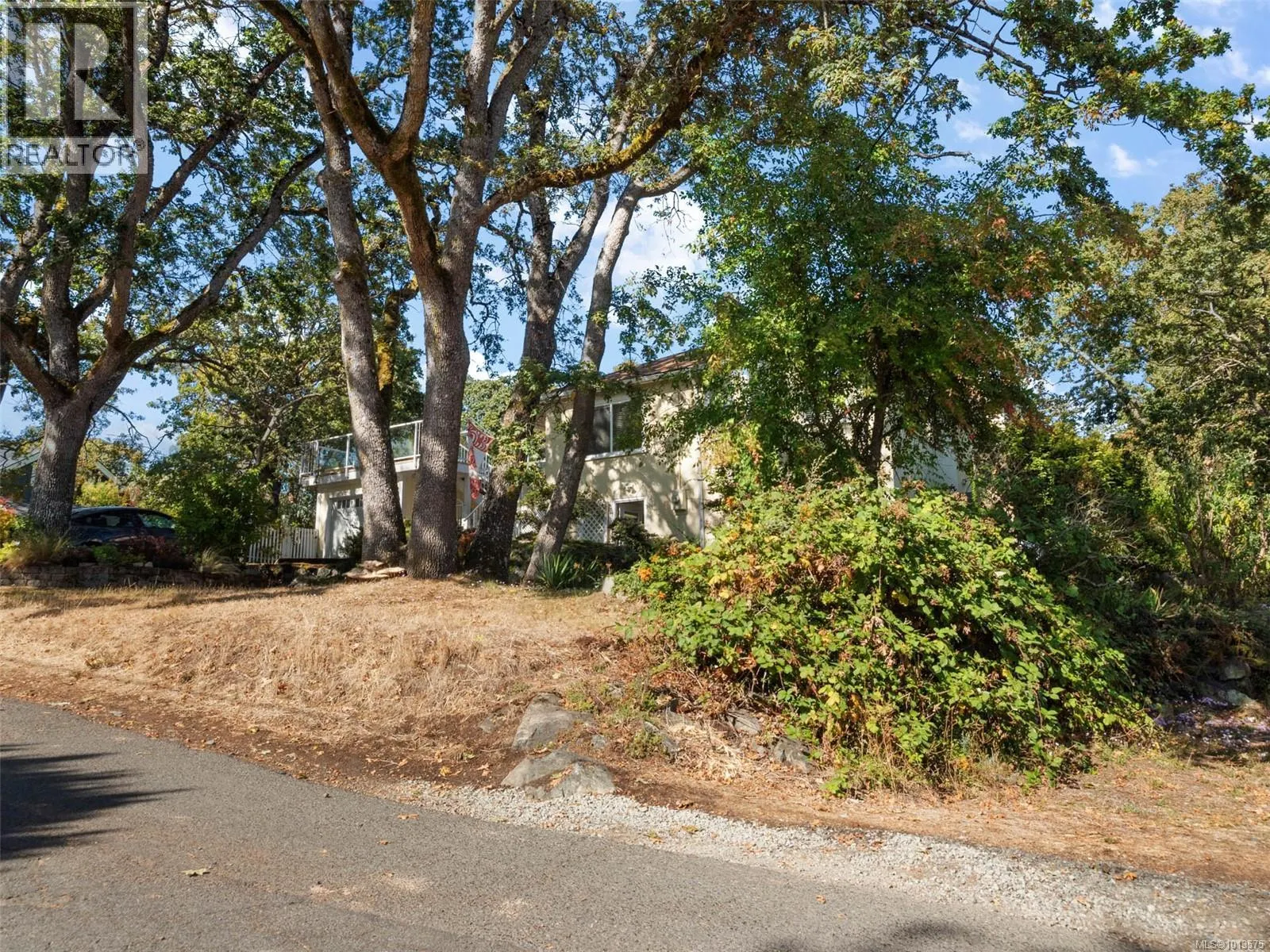 2702 Roseberry Ave