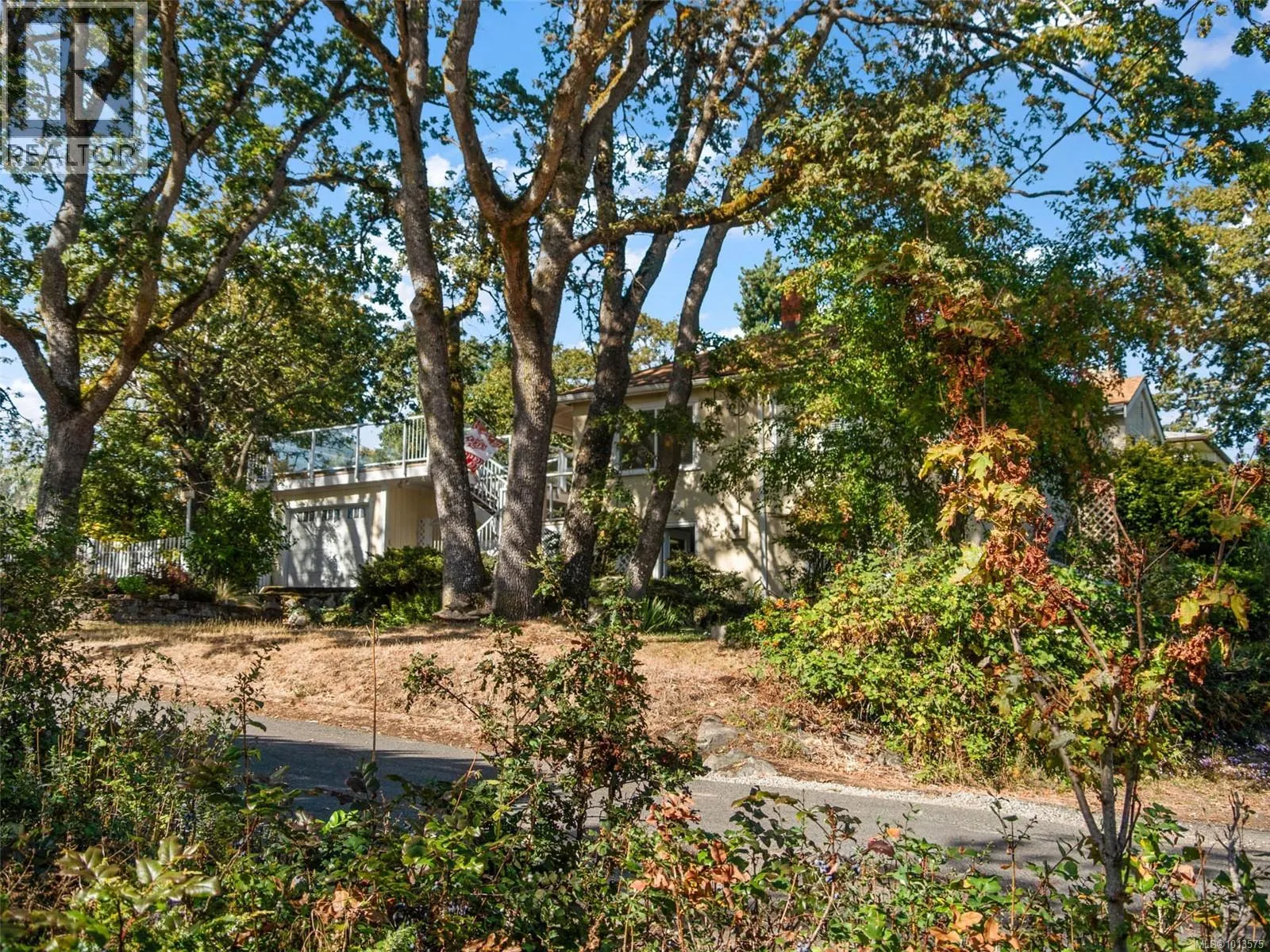 2702 Roseberry Ave