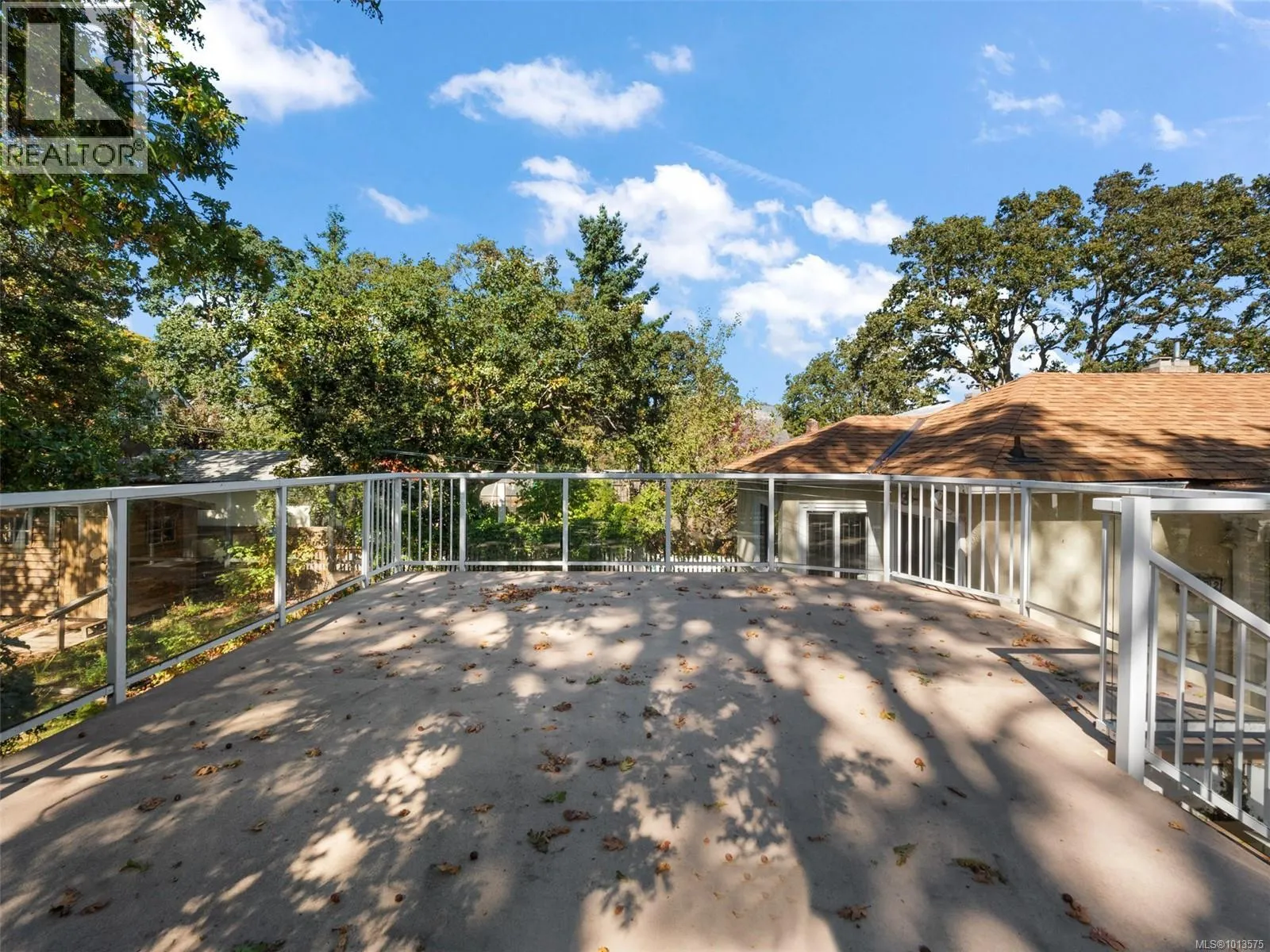 2702 Roseberry Ave