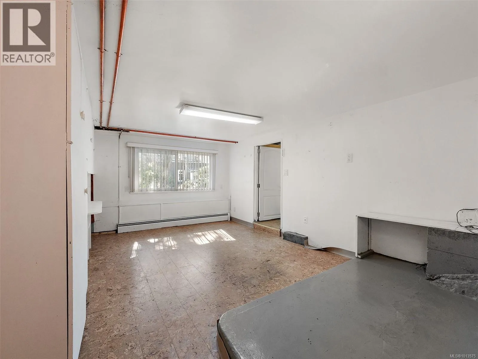 2702 Roseberry Ave