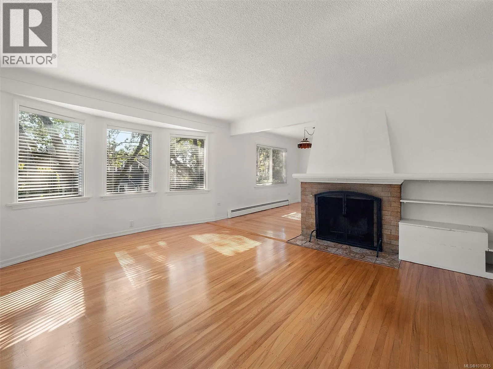 2702 Roseberry Ave