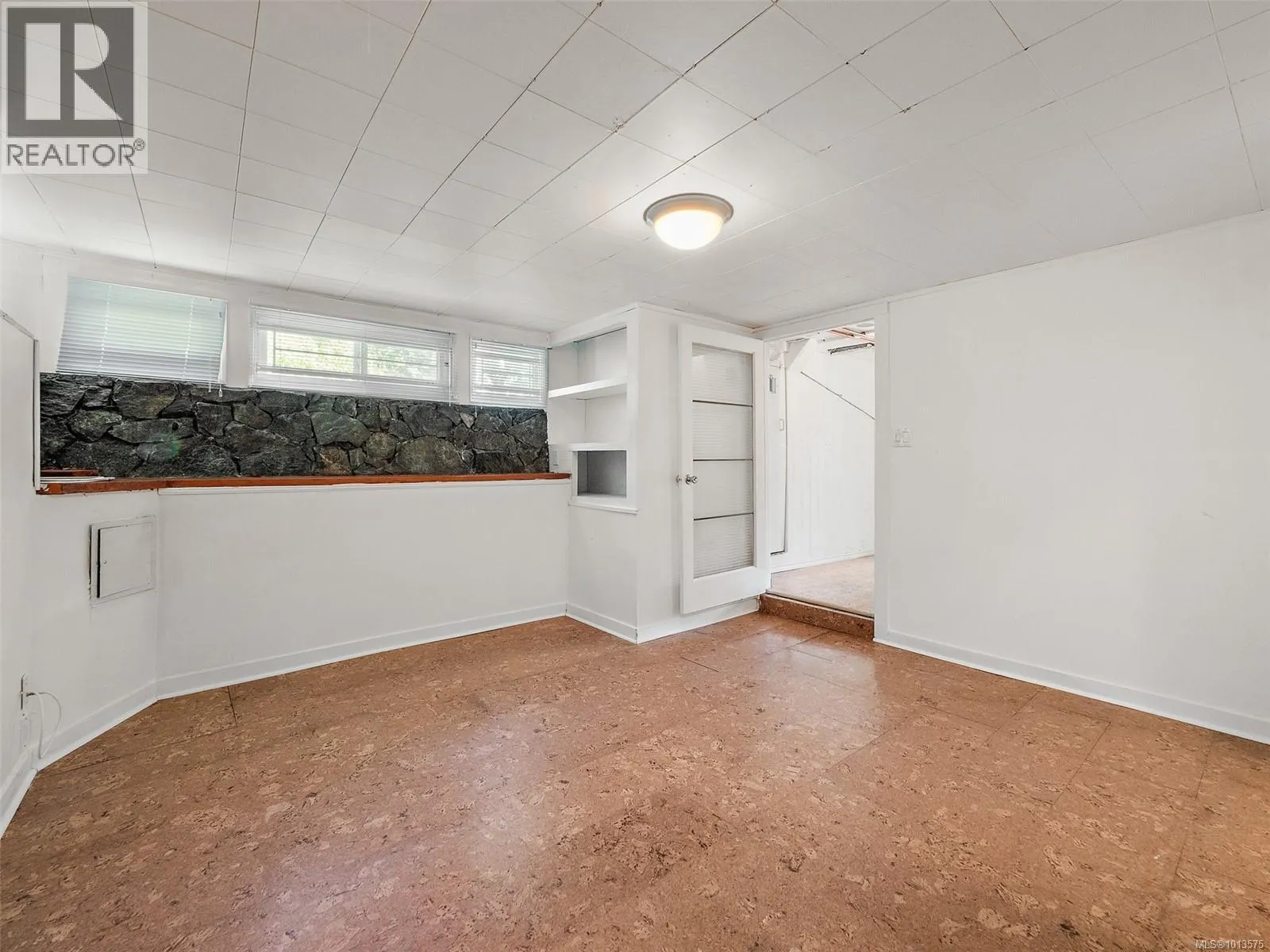 2702 Roseberry Ave