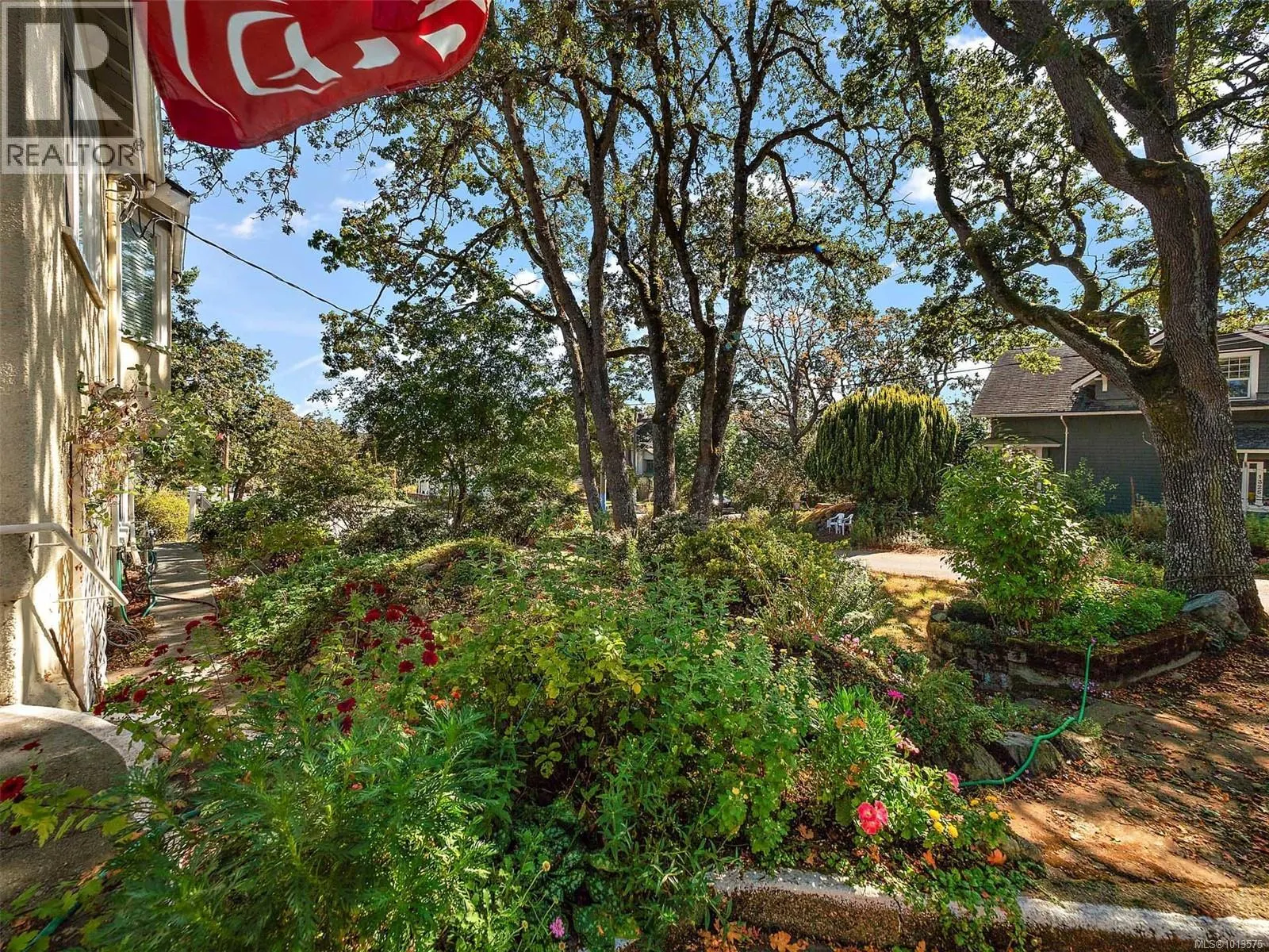 2702 Roseberry Ave