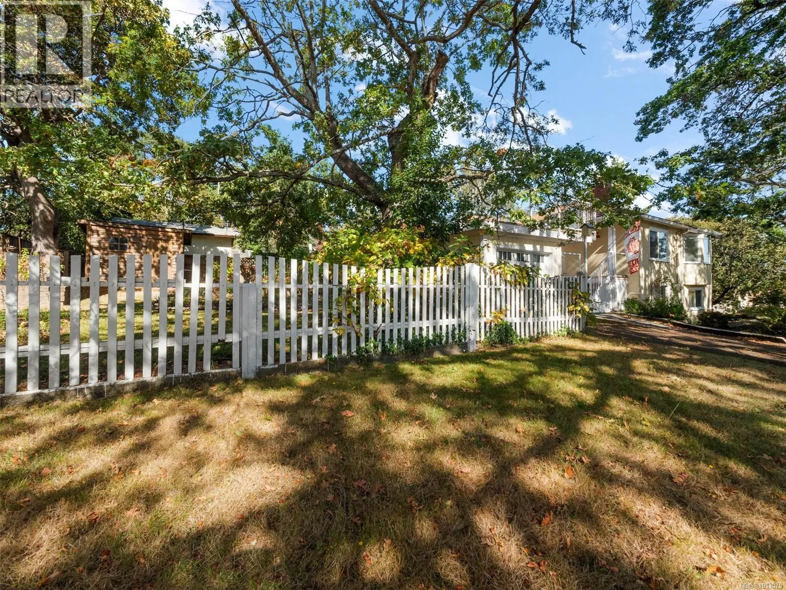 2702 Roseberry Ave
