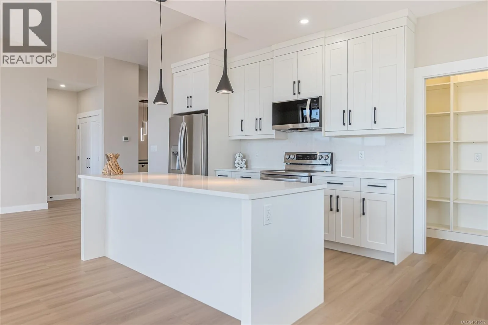 3195 Woodrush Dr