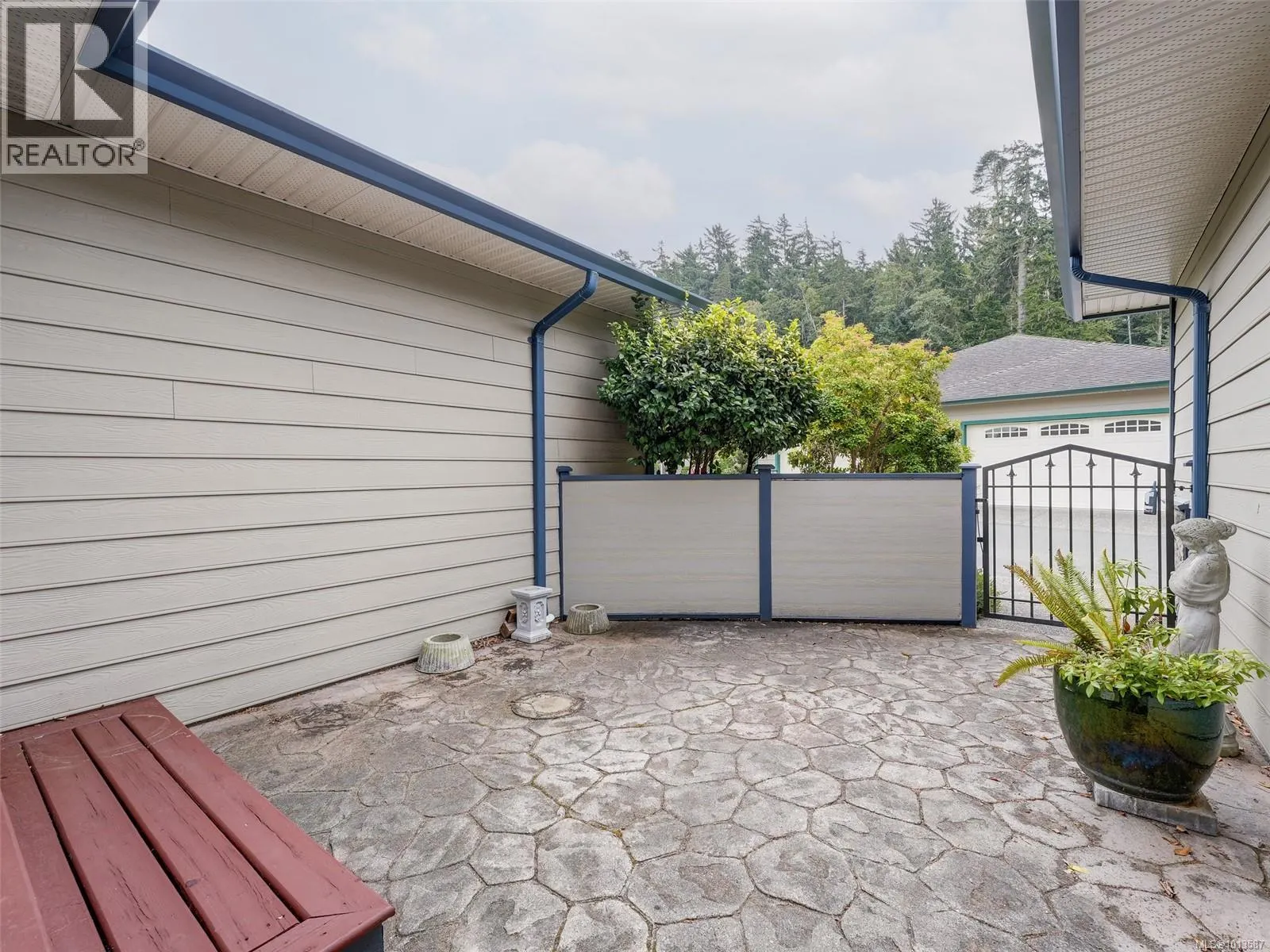 105 1645 Narissa Rd