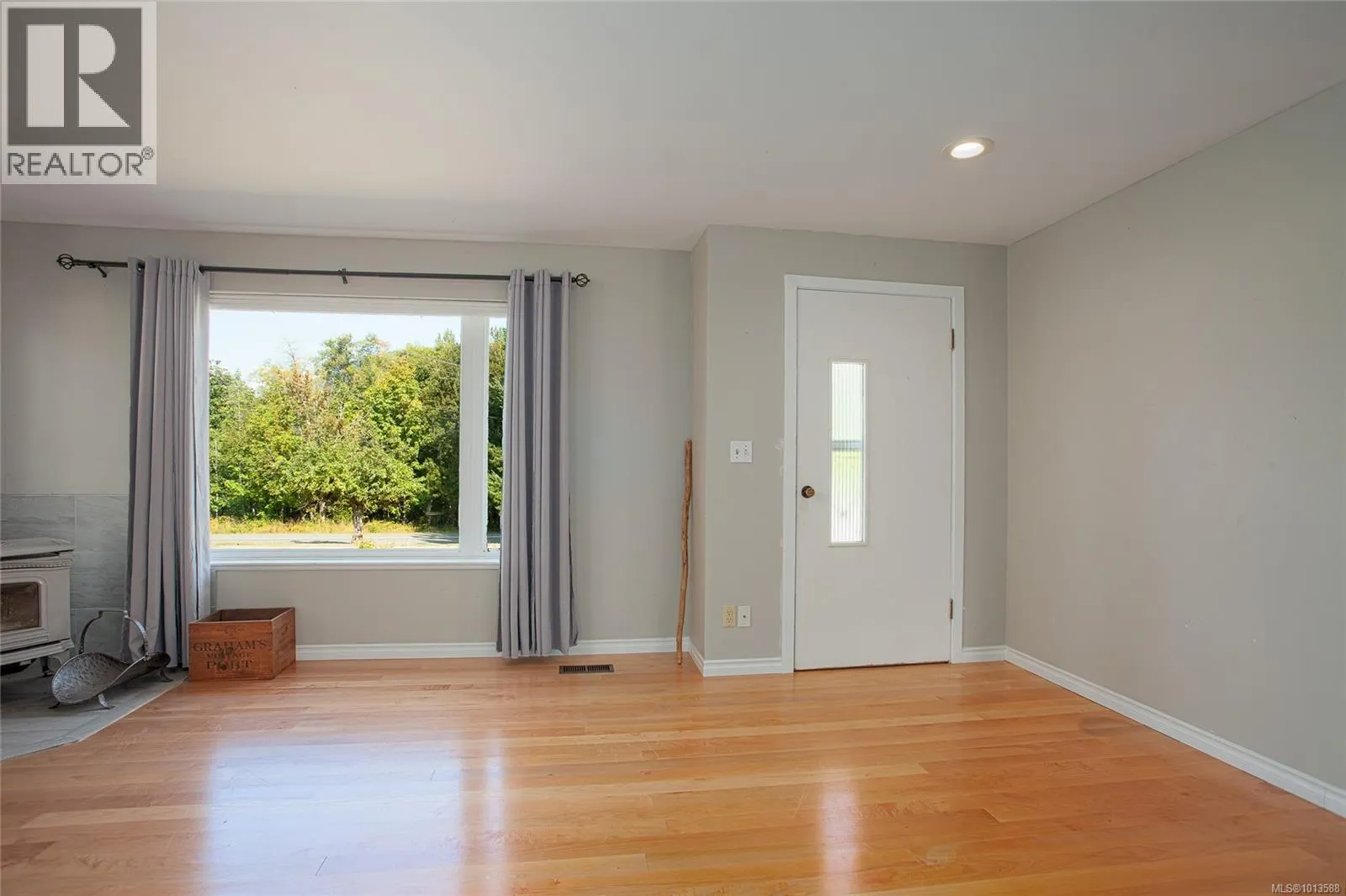 24 Hemlock St