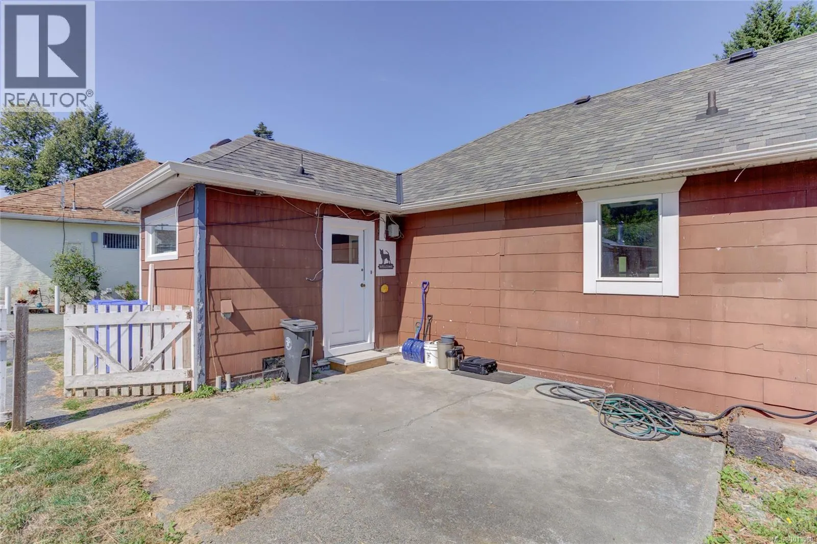 24 Hemlock St