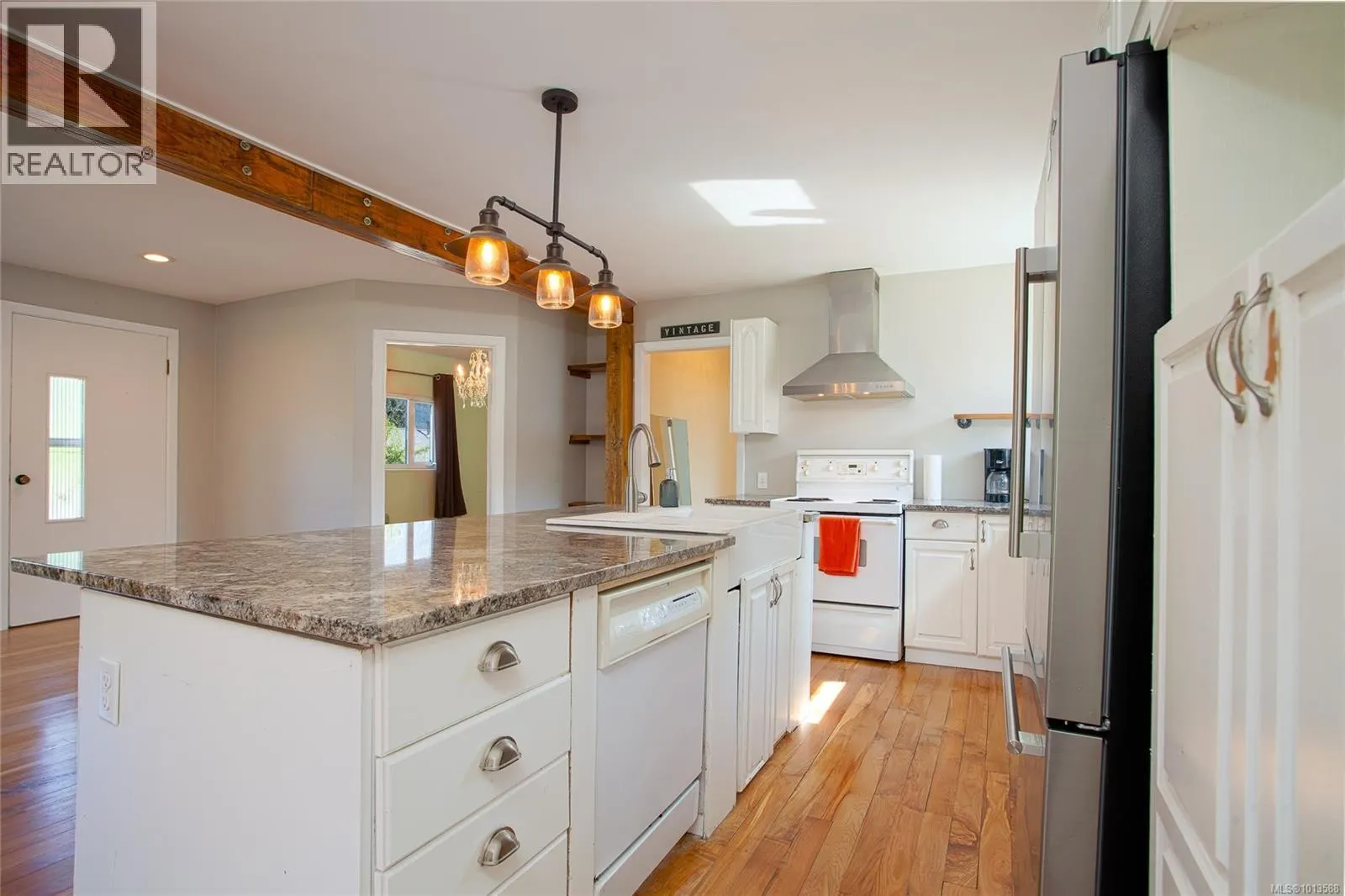 24 Hemlock St
