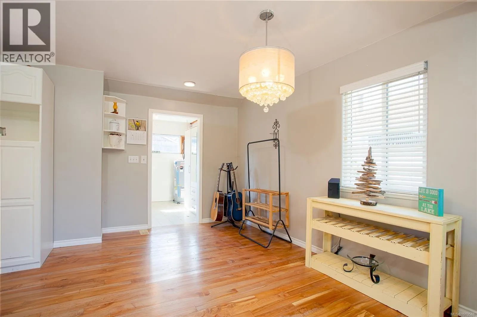 24 Hemlock St
