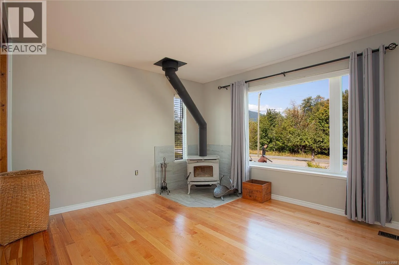 24 Hemlock St