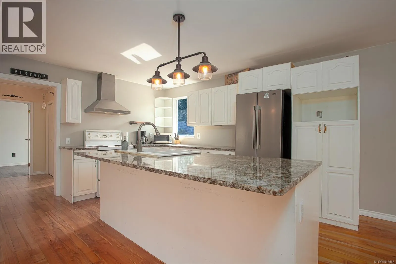 24 Hemlock St
