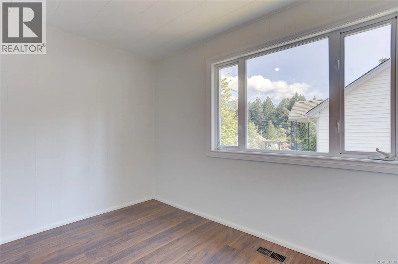 24 Hemlock St