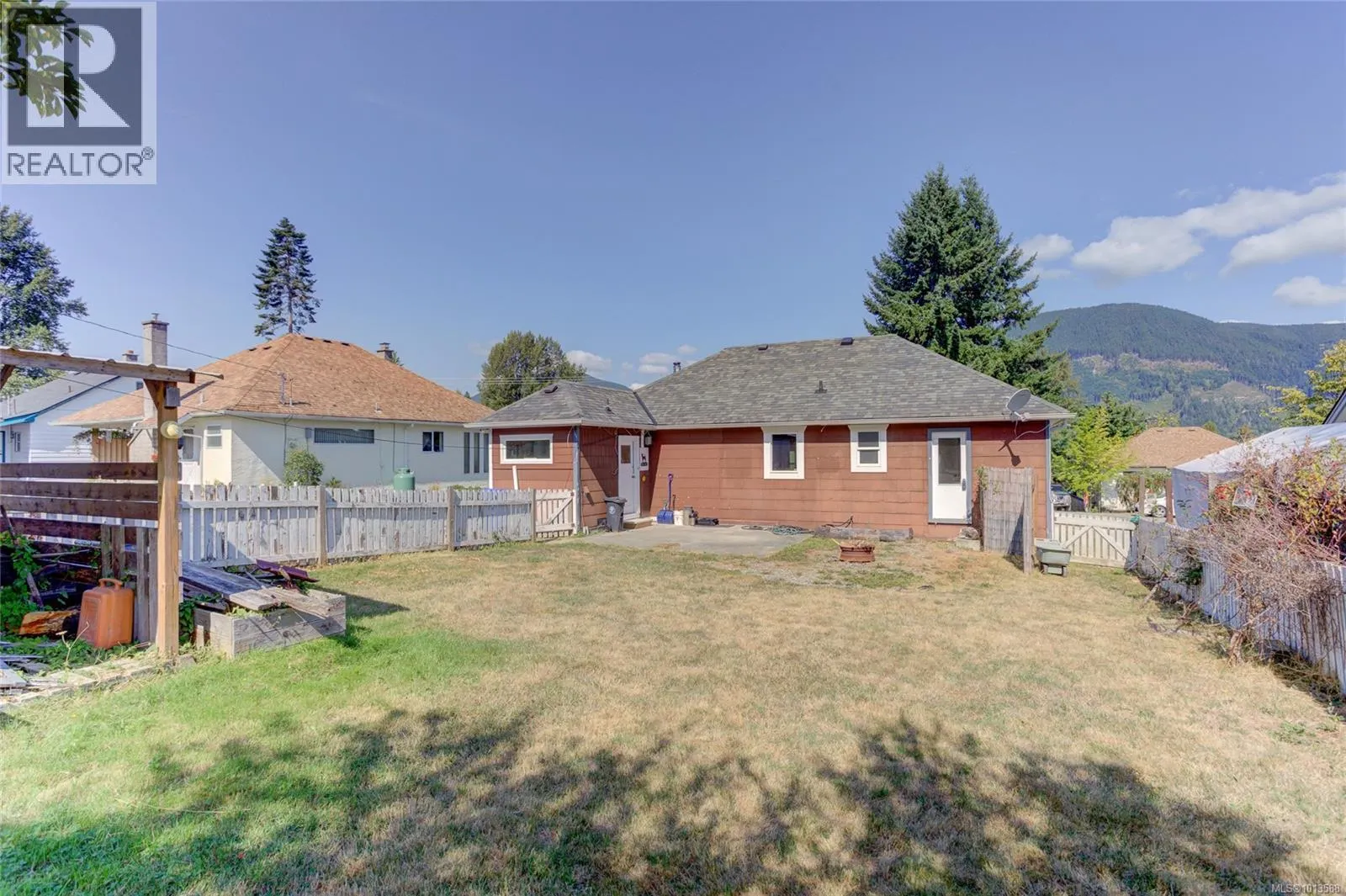 24 Hemlock St
